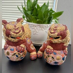 Antique Meiji Period Pair of Japanese Kutani Foo Dogs Statues 7” tall about 8”W